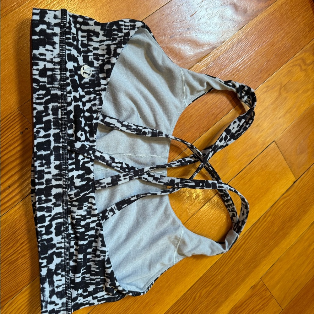 Lululemon energy bra- Black and White Patterned Sports Bra
